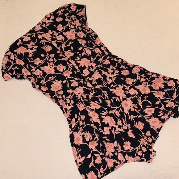 Black and pink floral romper (colour most similar to third pic) - Picture 4 of 4